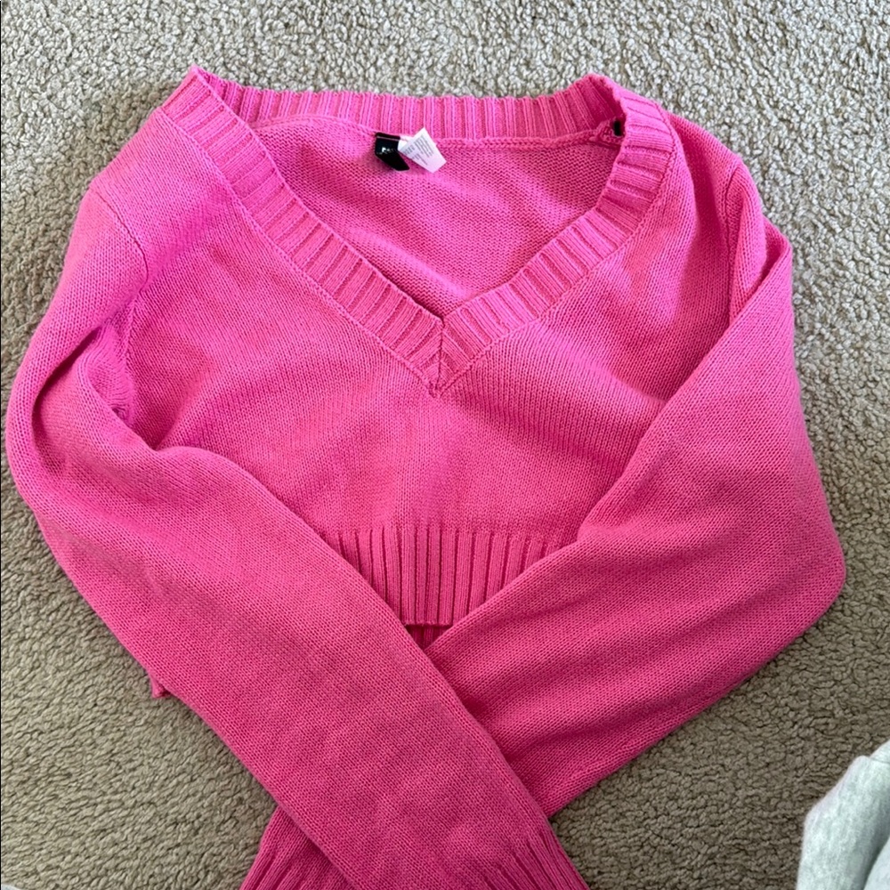 Divided Pink V-Neck Sweater with Ribbed Texture
